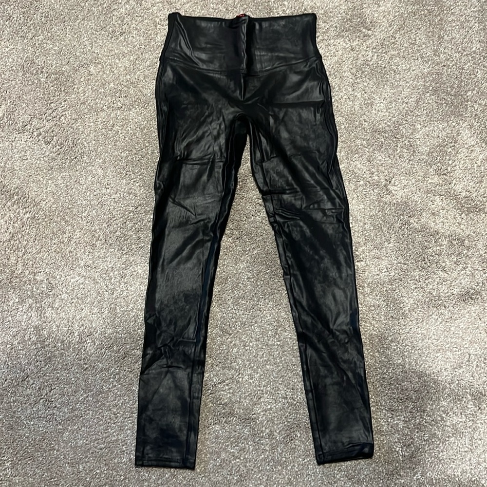 Spanx faux leather legging size medium petite